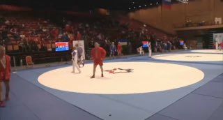 Напряжённая схватка на Чемпионате России по самбо среди мастеров: Дмитрий Зарывалов…